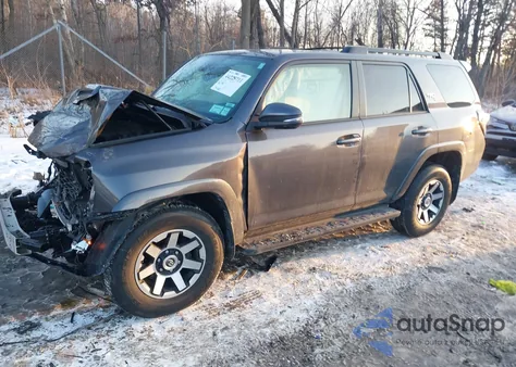 2021 Toyota 4Runner Trd Off Road Premium z USA, uszkodzony, nr VIN JTERU5JR5M5949604